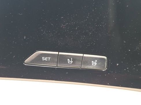 Used 2024 Kia Carnival SX image 23