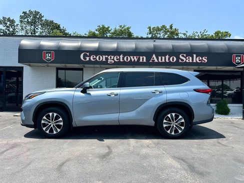Used 2022 Toyota Highlander XLE image 30