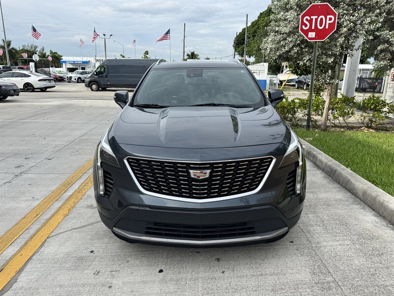 Used 2021 Cadillac XT4 Premium Luxury FWD image 2