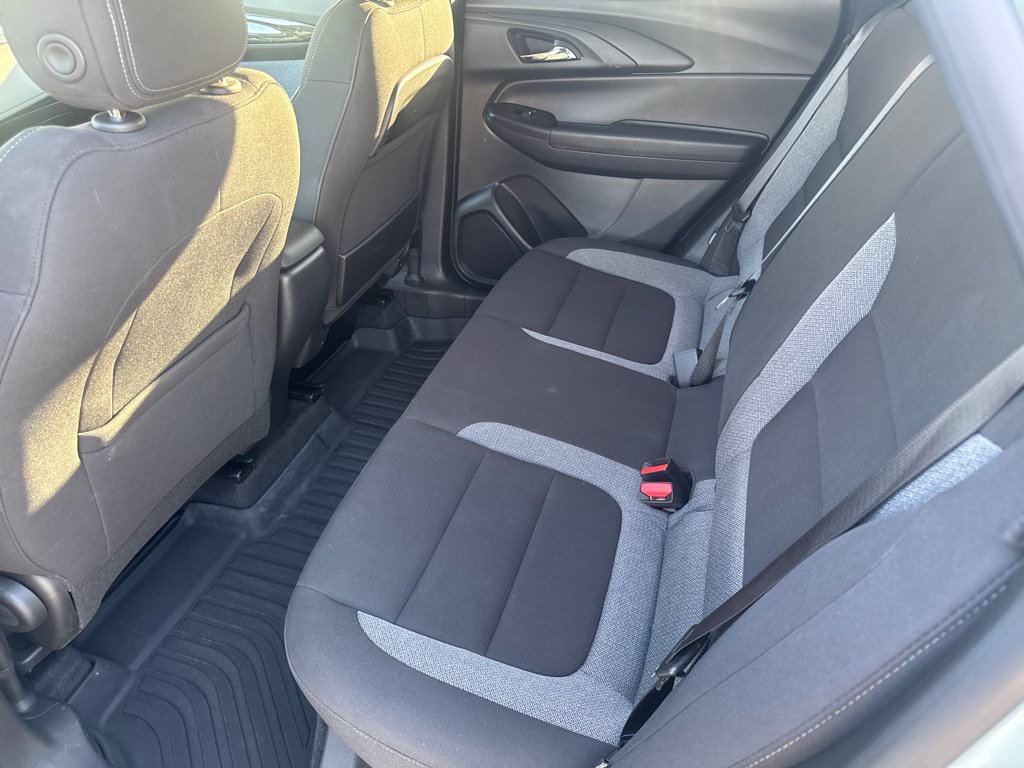 Used 2025 Chevrolet TrailBlazer LT w/ LT Cold Weather Package FWD image 14