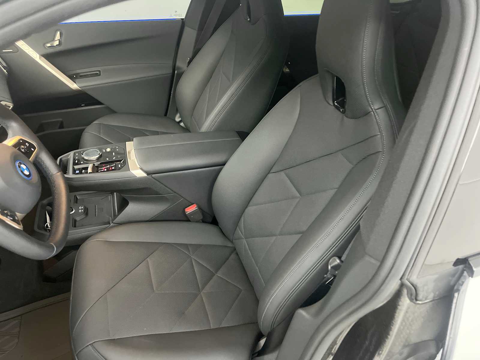 Used 2025 BMW iX xDrive50 AWD/4WD image 19