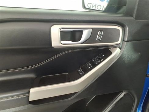 Used 2021 Ford Explorer XLT w/ Equipment Group 202A image 10