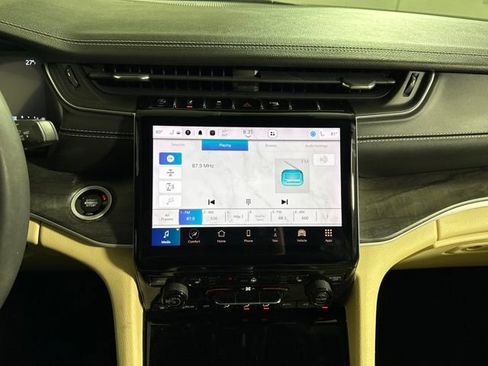 Used 2023 Jeep Grand Cherokee Limited image 27