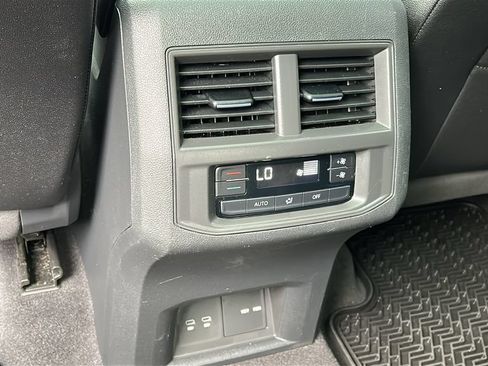 Used 2023 Volkswagen Atlas SEL AWD/4WD image 23