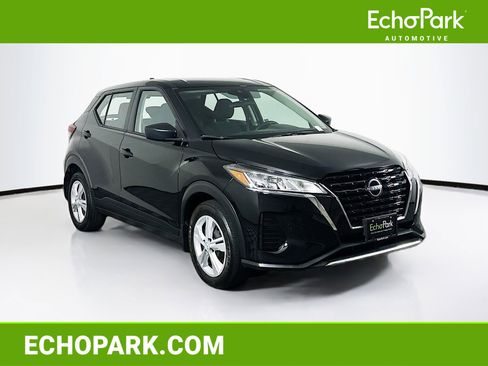 Used 2024 Nissan Kicks S image 1