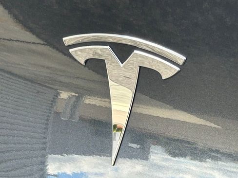 Used 2024 Tesla Model Y 2WD image 47