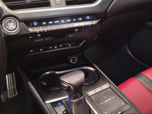 Used 2019 Lexus UX 200 image 16