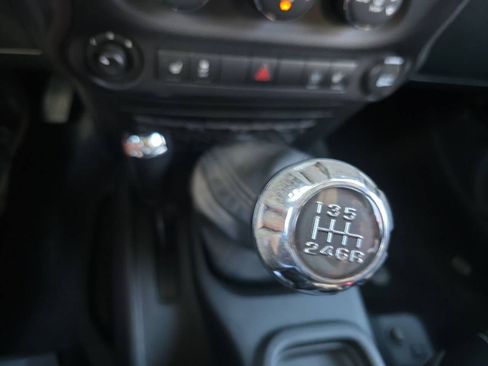 Used 2016 Jeep Wrangler Unlimited Rubicon image 17