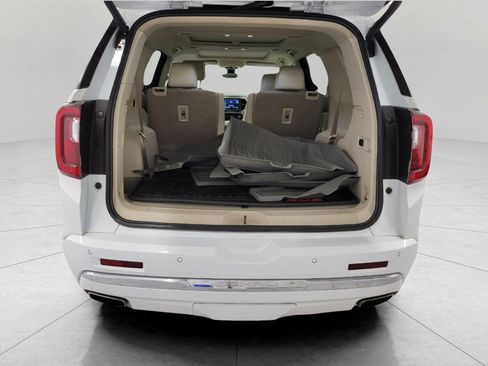 Used 2022 GMC Acadia Denali w/ Denali Ultimate Package image 16