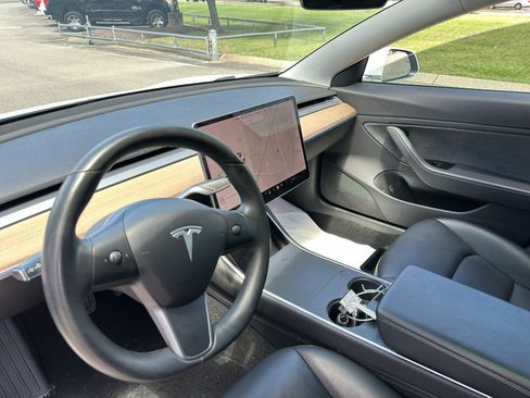 Used 2019 Tesla Model 3 RWD image 17