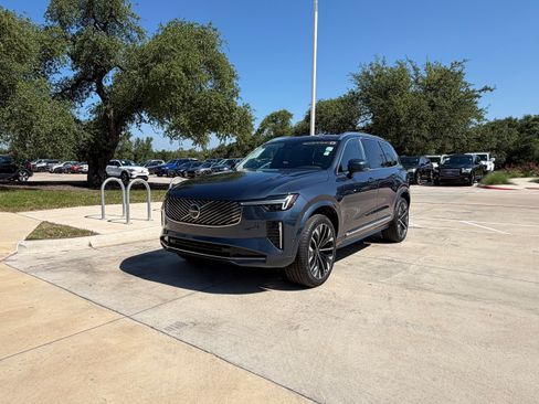 Certified 2025 Volvo XC90 B6 Plus AWD/4WD image 2