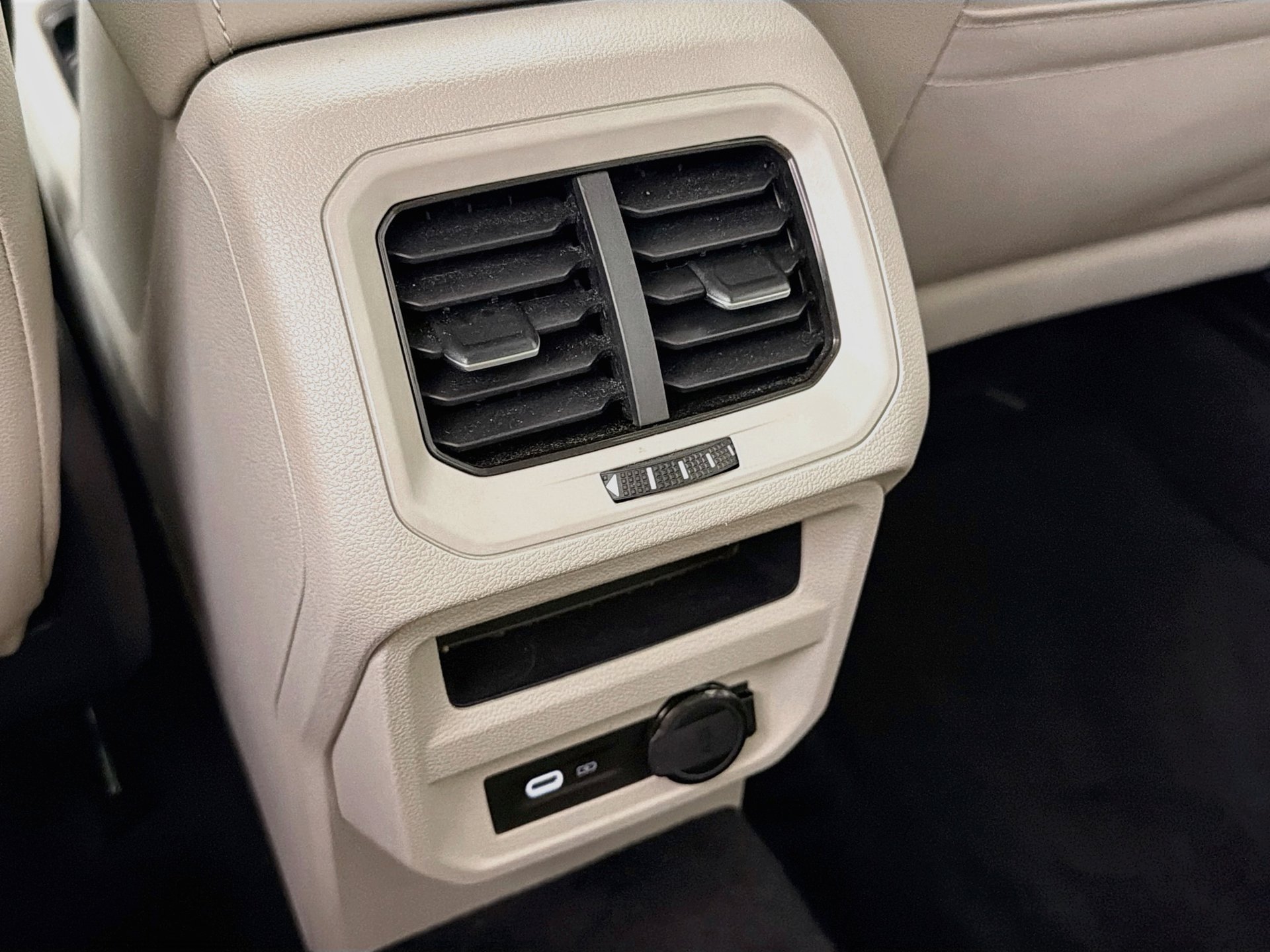 Used 2022 Volkswagen Tiguan SE FWD image 23