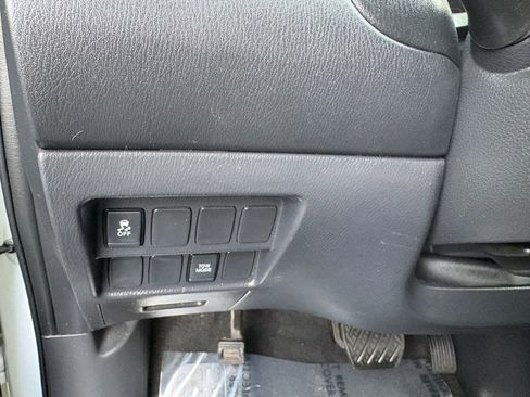 Used 2018 Nissan Pathfinder SV FWD image 37