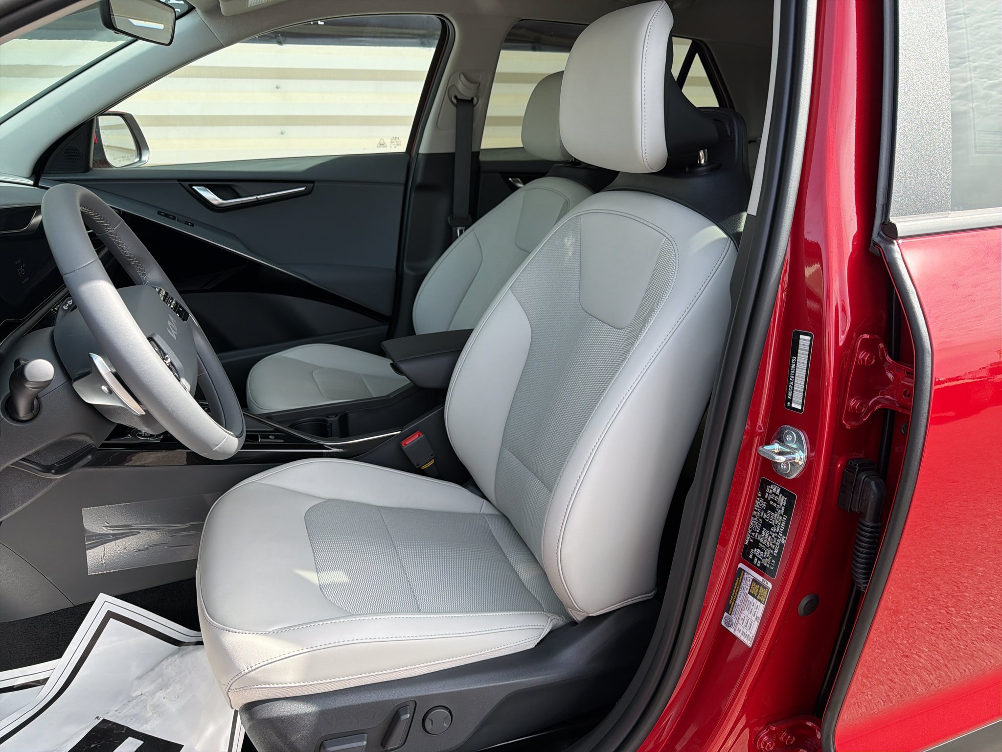 New 2026 Kia Niro EX FWD image 11