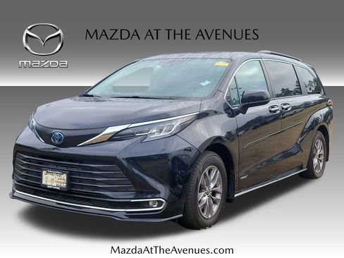 Used 2021 Toyota Sienna XLE w/ XLE Plus Package image 1