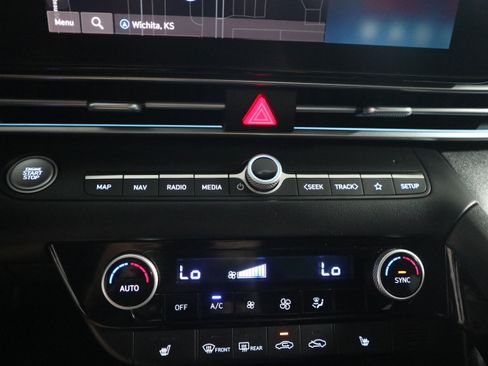Used 2024 Hyundai Elantra Limited FWD image 36