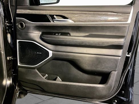 Used 2022 Jeep Wagoneer Series II AWD/4WD image 22