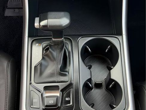 Used 2025 Kia Carnival image 34