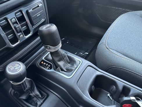 Used 2025 Jeep Wrangler Unlimited Sahara w/ Safety Group AWD/4WD image 24