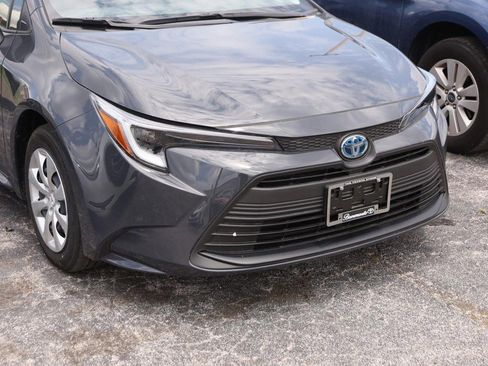 Used 2025 Toyota Corolla LE w/ Convenience Package FWD image 5