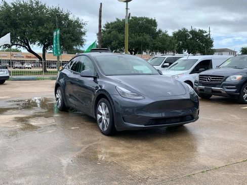 Used 2023 Tesla Model Y Long Range AWD/4WD image 3