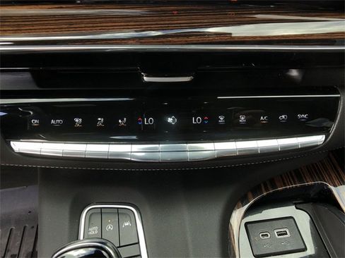 Certified 2022 Cadillac Escalade Premium Luxury image 27