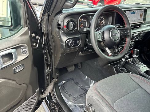 Used 2024 Jeep Wrangler Unlimited Rubicon w/ Safety Group AWD/4WD image 11