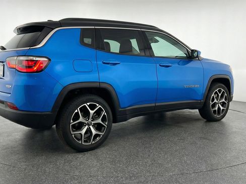 Used 2025 Jeep Compass Limited image 9