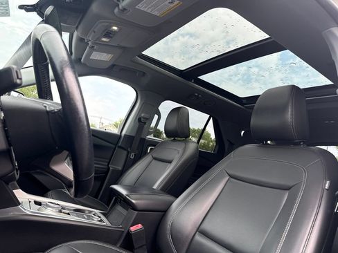 Certified 2022 Ford Explorer XLT w/ Equipment Group 202A AWD/4WD image 18