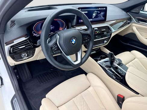 Used 2023 BMW 530i w/ Premium Package RWD image 9