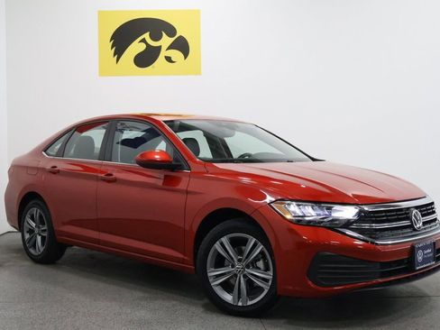 Certified 2023 Volkswagen Jetta SE image 2