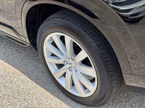 Used 2017 Volvo XC90 T6 Momentum w/ Vision Package AWD/4WD image 5
