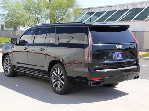 Used 2023 Cadillac Escalade ESV Sport Platinum AWD/4WD image 7