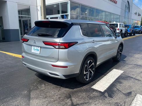Used 2024 Mitsubishi Outlander SE AWD/4WD image 9