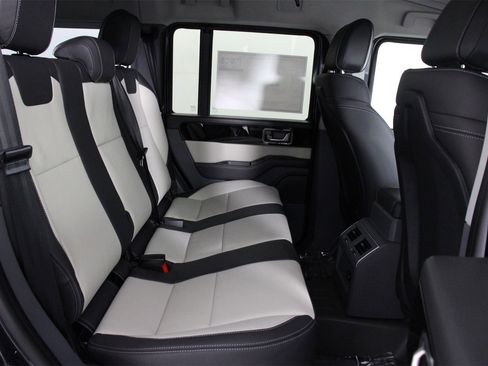 New 2025 INEOS Grenadier Fieldmaster Edition image 13