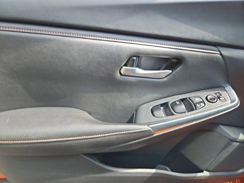 Certified 2023 Nissan Sentra SR w/ Electronics Package FWD image 12
