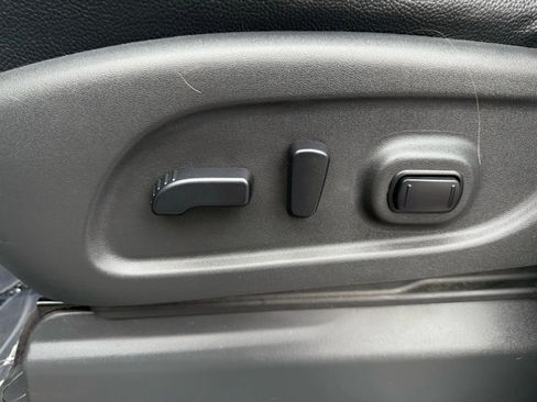 Used 2017 Nissan Titan SL image 32