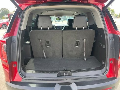 Used 2023 GMC Acadia SLT w/ Elevation Edition FWD image 7