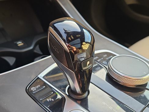 Used 2022 BMW X5 xDrive40i w/ Premium Package image 16