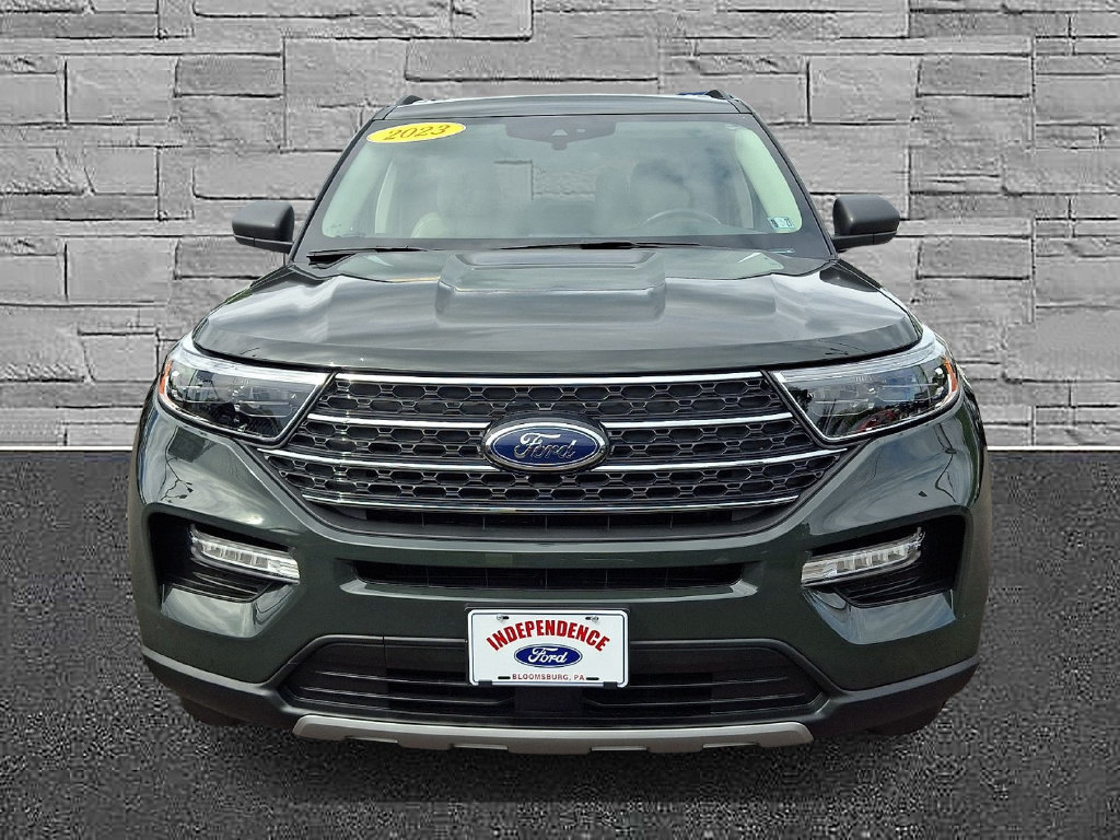 Certified 2023 Ford Explorer XLT w/ Equipment Group 202A AWD/4WD image 3