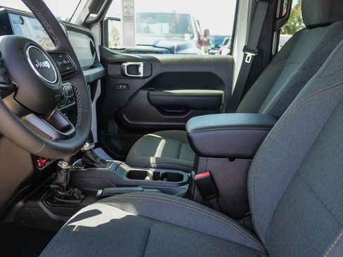 New 2026 Jeep Gladiator Sport AWD/4WD image 17