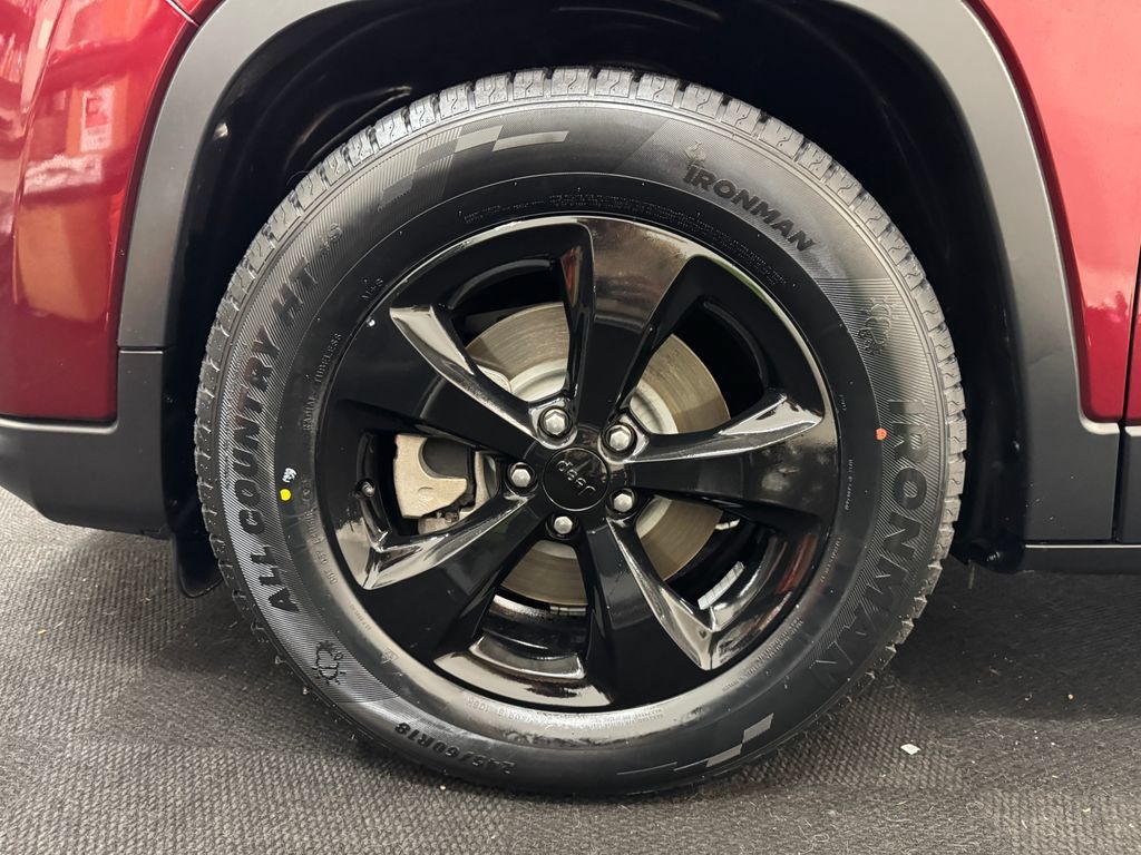 Used 2021 Jeep Cherokee Latitude Plus FWD image 12