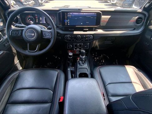 Certified 2025 Jeep Wrangler Unlimited Rubicon AWD/4WD image 15