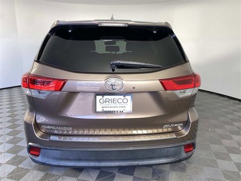 Used 2018 Toyota Highlander XLE w/ Protection Package #3 image 7
