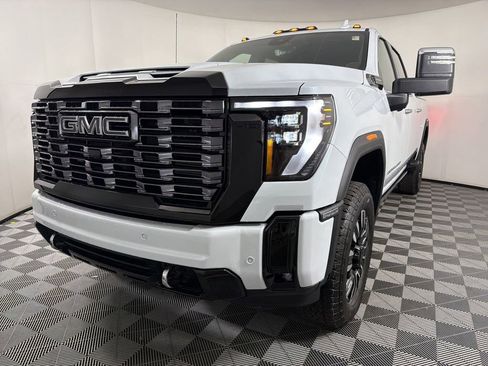 New 2026 GMC Sierra 2500 Denali Ultimate image 3