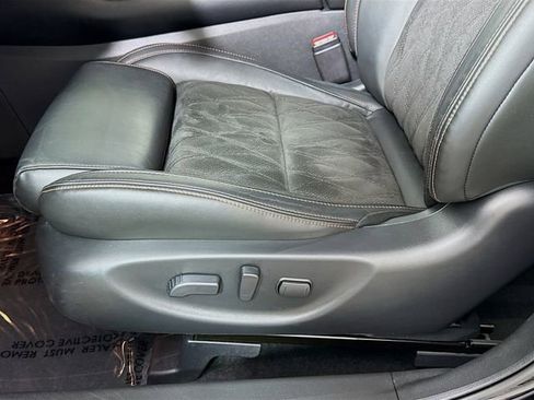 Used 2021 Nissan Maxima SR w/ Sport Mat Group FWD image 16