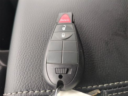 Used 2020 RAM 1500 Classic SLT image 32