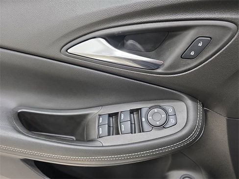 Used 2022 Buick Encore GX Select image 28