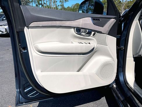 Used 2023 Volvo XC90 B5 Plus w/ Protection Package Premier image 22