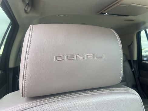 Used 2019 GMC Yukon Denali w/ Denali Ultimate Package AWD/4WD image 14